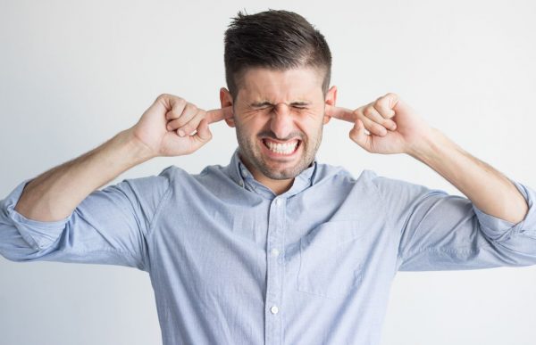 Zaburzenie słuchu szumy uszne